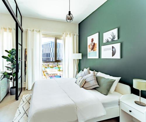 Postel nebo postele na pokoji v ubytování First Class 1BR Apartment in Dubai Hills - next to Dubai Hills Mall