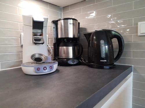 a coffeemaker and a coffee maker on a counter at ZEEWIND Bed by the Sea in Westkapelle