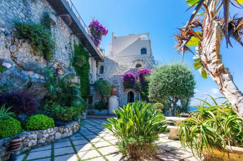 LE CAP DE NICE VI4150 by RIVIERA HOLIDAY HOMES