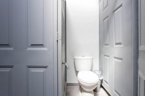Un baño de Gastón Coliving