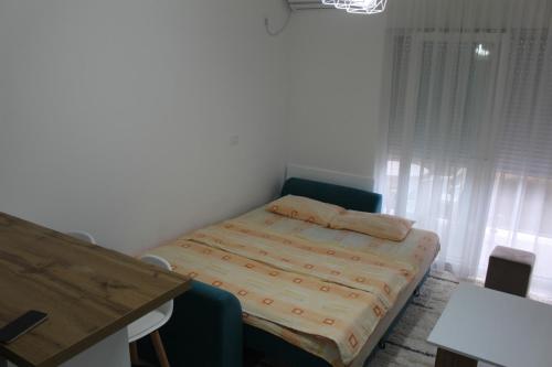 Ένα ή περισσότερα κρεβάτια σε δωμάτιο στο Jelena apartment Bar