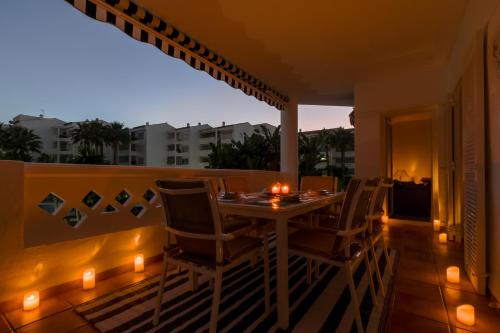 MARBELLA BANUS SUITES - Banús Playa Rocío - 3BR - 3BA - Direct Beach & Sea Access Complex - Outdoor Terrace w Garden Views - Pool - 3 Min Walk to Puerto Banús & Corte Ing Luxury Shopping - Ideal for Families