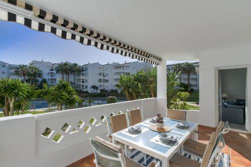 MARBELLA BANUS SUITES - Banús Playa Rocío - 3BR - 3BA - Direct Beach & Sea Access Complex - Outdoor Terrace w Garden Views - Pool - 3 Min Walk to Puerto Banús & Corte Ing Luxury Shopping - Ideal for Families
