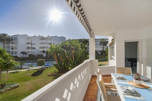 MARBELLA BANUS SUITES - Banús Playa Rocío - 3BR - 3BA - Direct Beach & Sea Access Complex - Outdoor Terrace w Garden Views - Pool - 3 Min Walk to Puerto Banús & Corte Ing Luxury Shopping - Ideal for Families