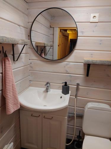 a bathroom with a sink and a mirror at Hillatupa in Kolari