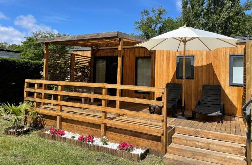 Photo de la galerie de l'établissement Mobil home 6 personnes climatisé camping 5 étoiles Biscarosse Lac, à Biscarrosse