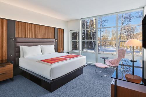 Postel nebo postele na pokoji v ubytování Aspen Meadows Resort