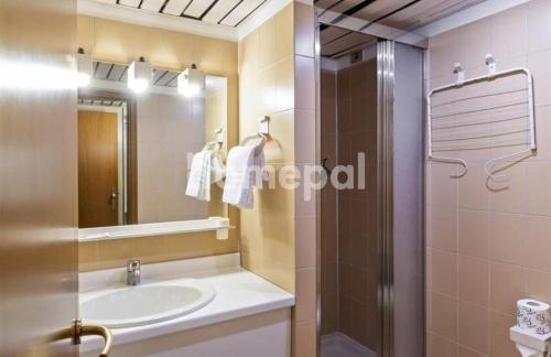 a bathroom with a sink and a mirror at Residence Universo in Pré-Saint-Didier