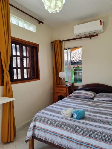 a bedroom with a bed and a window at Pousada Reis Guarujá in Guarujá