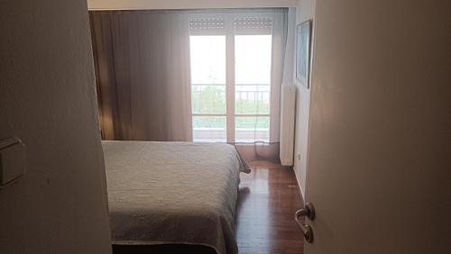 Ένα ή περισσότερα κρεβάτια σε δωμάτιο στο George's Apartment in ''Pedion Areos'' area