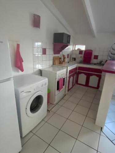 Η κουζίνα ή μικρή κουζίνα στο Centre Ste Anne plage & commerces à 200m