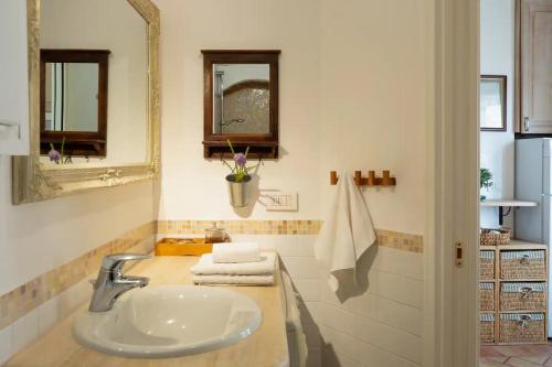 Canal View Historical Apartment