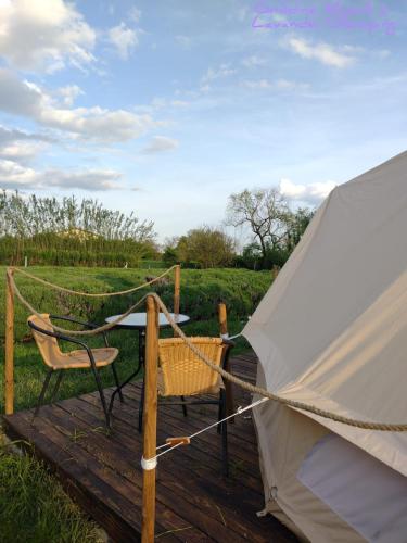 Příroda nedaleko luxury tent