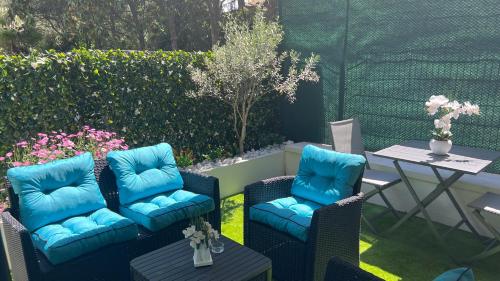 Zdjęcie z galerii obiektu studio avec belle terrasse w Cannes