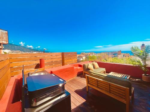 Posedenie v ubytovaní PEPITES BASTIAISES PIAZZA D'A Appartement Roof Top Vue mer