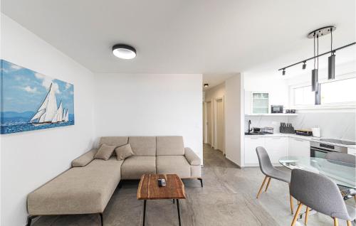 Nice Apartment In Okrug Gornji With Wifi