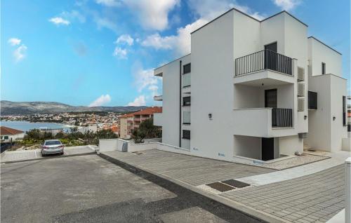 Nice Apartment In Okrug Gornji With Wifi