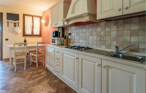 Awesome Home In San Giovanni With Outdoor Swimming Pool, Jacuzzi And Wifi