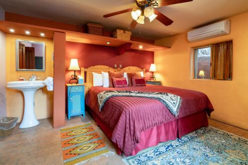 Легло или легла в стая в Bonitas Casita, 2 Bedrooms, Patio, Hot Tub, Pet Friendly, Sleeps 4