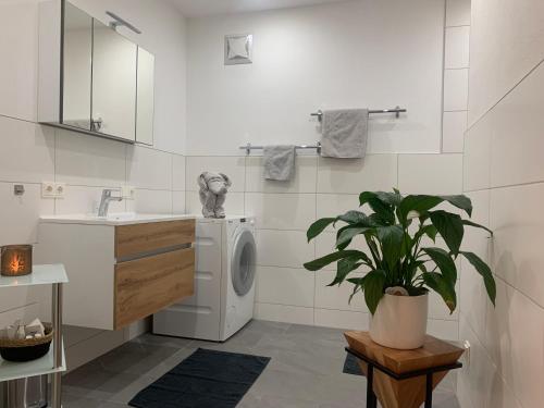a bathroom with a washing machine and a sink at Appartement Dorfblick in Auffach