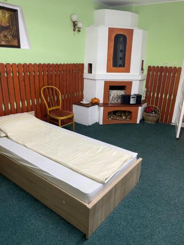 a bedroom with a bed and a tv and a chair at Pensiunea El Greco in Axente Sever