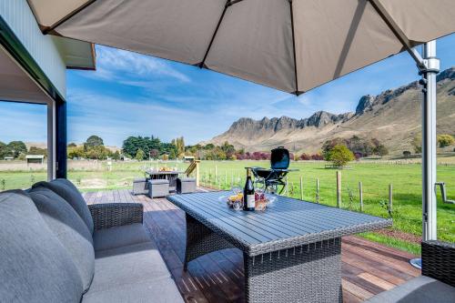 River Range Cottage - Havelock North Holiday Home