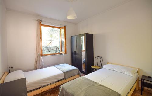 Ένα ή περισσότερα κρεβάτια σε δωμάτιο στο Awesome Apartment In Recco With Wifi