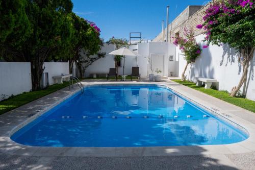 Piscina di Hotel El Farol o nelle vicinanze