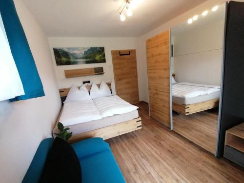 a small room with two beds and a mirror at Susis Ferienwohnung in Radstadt