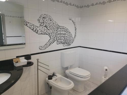 Un baño de CAV Casa del vecchio faggio - 4 stelle - Nebbiuno Lago Maggiore