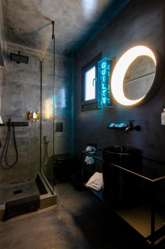 Ένα μπάνιο στο She Mykonos Boutique Hotel