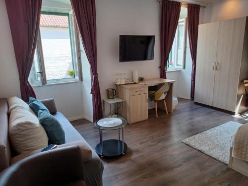 JR Luxury Guesthouse