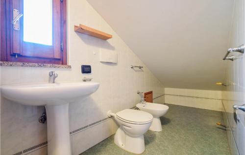 a bathroom with a sink and a toilet at 1 Bedroom Beautiful Apartment In Ricadi in Ricadi