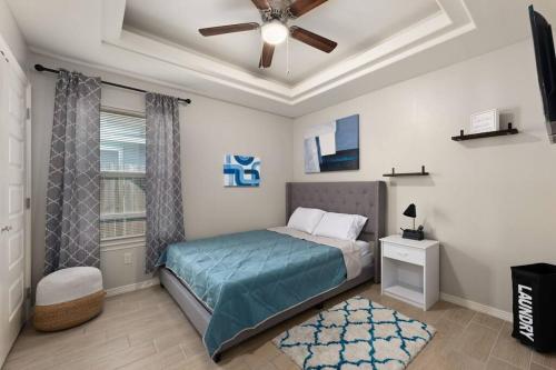 a bedroom with a bed and a ceiling fan at Cozy 3 Bed 2 Bath Apartment, Near Shopping Plazas, Expressway and Free Parking in Edinburg