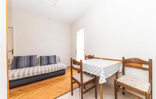 Gorgeous Apartment In Seget Donji With Wifi
