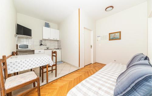 Gorgeous Apartment In Seget Donji With Wifi