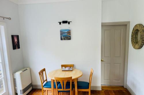 a dining room with a table and chairs at Central Hut Villa in Lower Hutt
