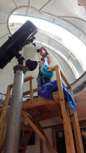 a woman is working on a construction job at hostal Sueño Paraiso- Observatorio astronómico in Popayan