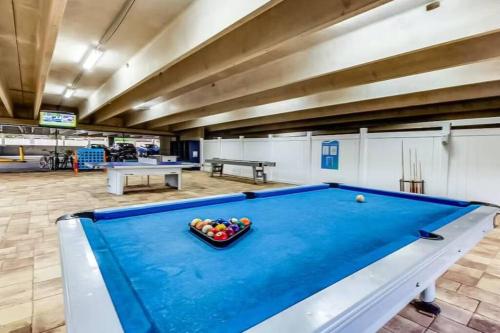 Billiards table sa Your Ultimate Beachfront retreat! Brand New Flooring!!