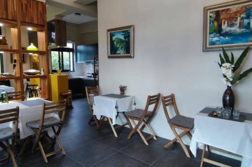 a dining room with white tables and chairs at 林莊園包棟別墅Skydoorzi Villa in Guoxing