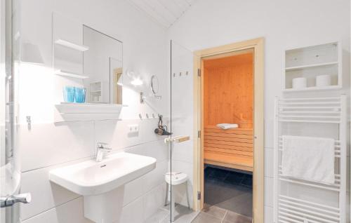 a white bathroom with a sink and a shower at Nice Home In Krems Ii-warderbrck With 2 Bedrooms And Sauna in Göls