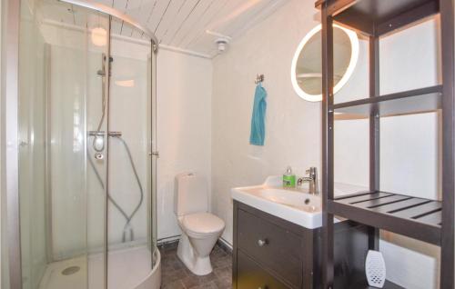 Koupelna v ubytování Beautiful Home In Lngserud With Kitchen
