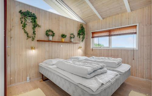 Postel nebo postele na pokoji v ubytování Gorgeous Home In Ebeltoft With Kitchen