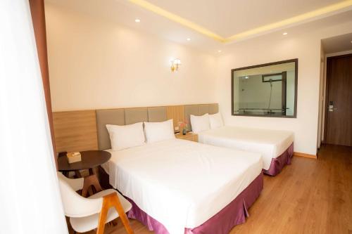 Ένα ή περισσότερα κρεβάτια σε δωμάτιο στο Vsana Vu Son Hotel