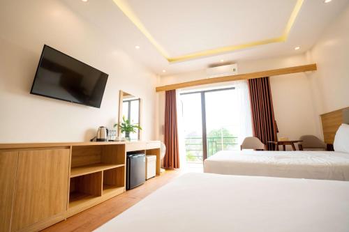 Ένα ή περισσότερα κρεβάτια σε δωμάτιο στο Vsana Vu Son Hotel