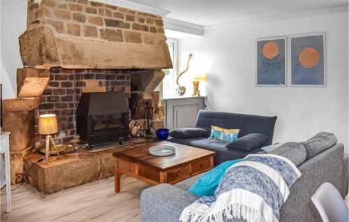 Posedenie v ubytovaní 3 Bedroom Beautiful Home In Lanvellec