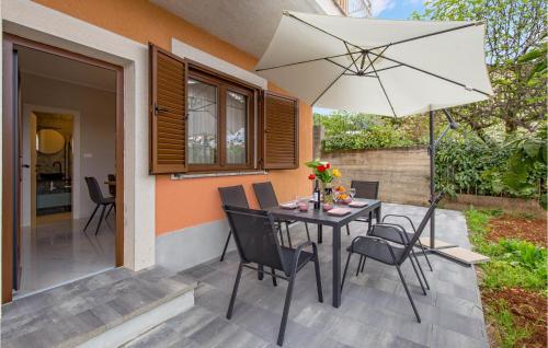 Beach Front Apartment In Lovran With Wifi