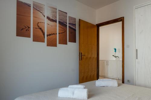 a bedroom with a bed with two towels on it at APARTMANI JAMAN in Vrsi