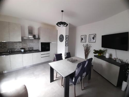 a kitchen and dining room with a table and chairs at Dolce casa spiaggia&relax in Lotzorai