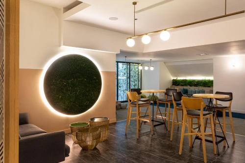 a meeting room with a green circle on the wall at King Solomon Hotel Tiberias in Tiberias